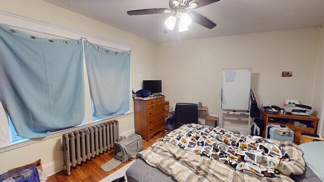 Foto del edificio - 217 Chestnut Hill Ave