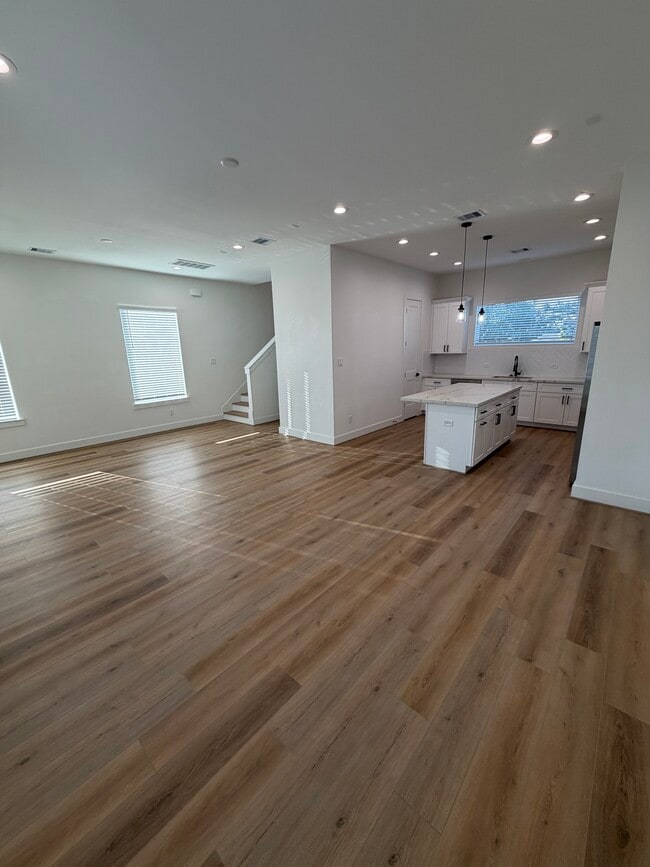 Photo - 3038 Live Oak St House