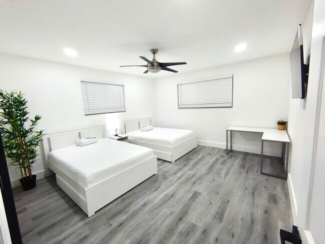 Building Photo - 141 NE 183rd Ter