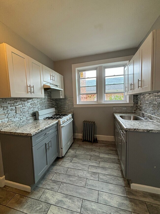 372-374 S 20th St 8 - 376 S 20th St