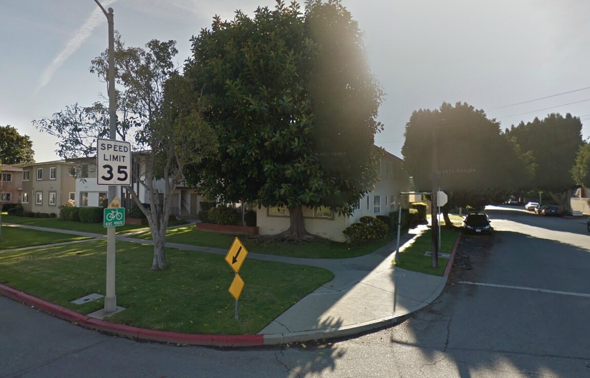 Primary Photo - 3131 S Barrington Ave