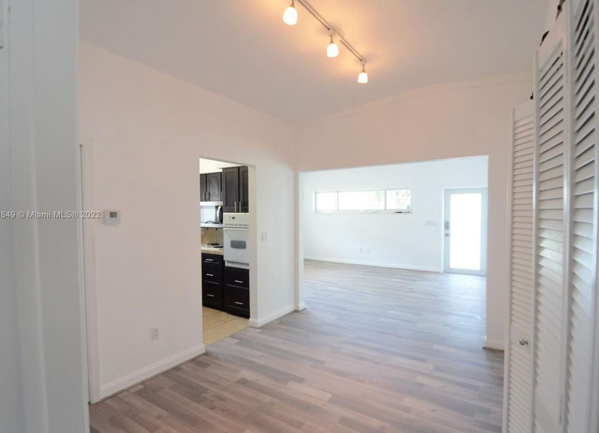 Photo - 3681 NE 170th St (North Miami Beach, FL)