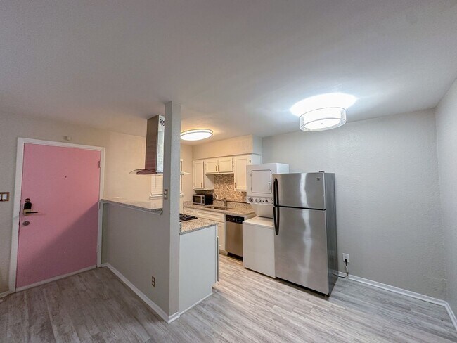 Building Photo - 2 Bedroom Condo in Austin