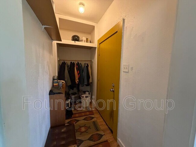 Foto del edificio - 1410 S Cloverdale St