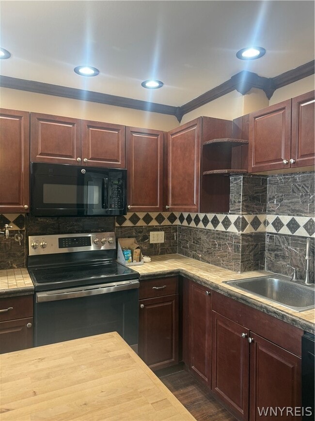 Building Photo - 80 Delaware Rd