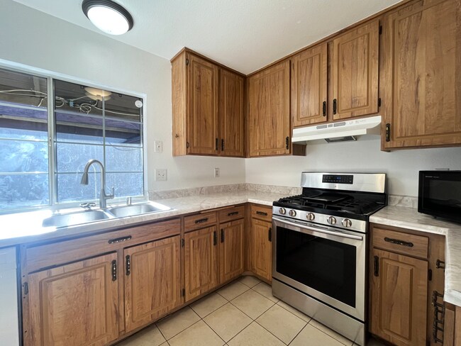 Foto del edificio - 4224 Kingsbury Pl