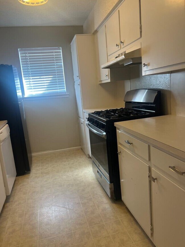 Foto del edificio - 1328 Tanglewood Ln