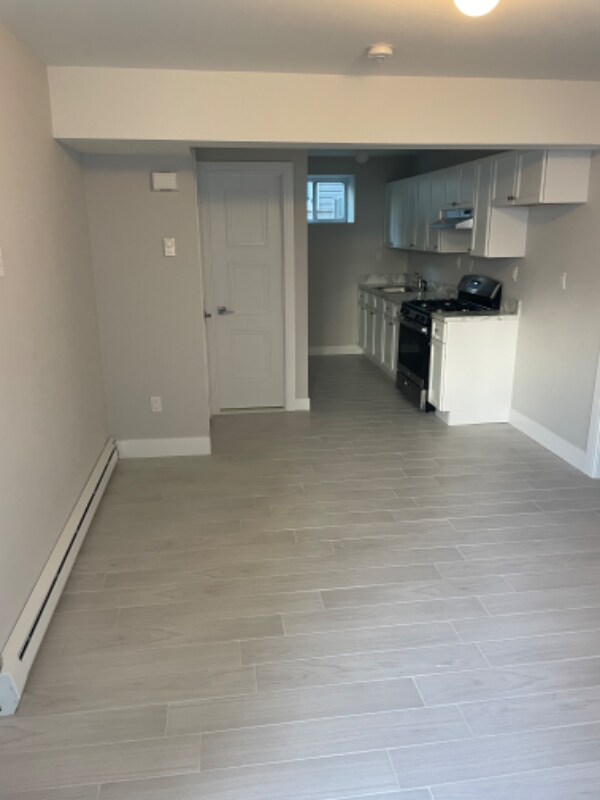 Building Photo - 949 Ionia Ave