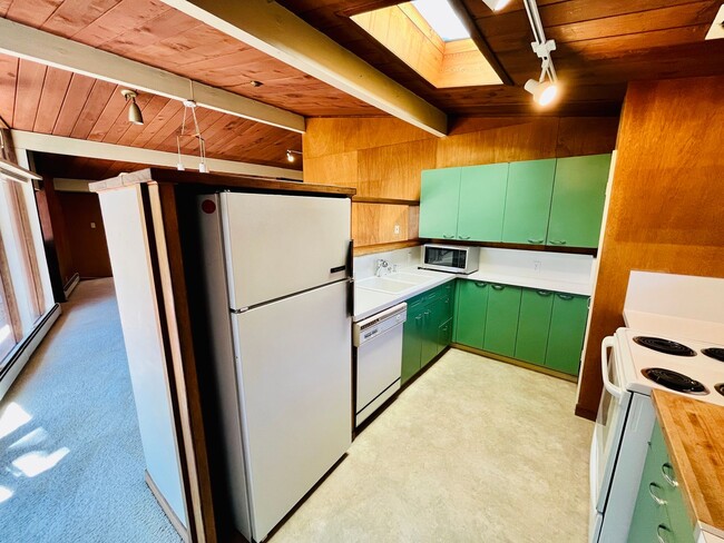 Building Photo - Stunning 4 Bed 2 Bath Eichler near Midtown...