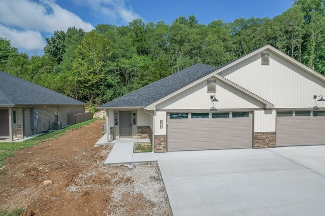Building Photo - 824 El Dorado Dr
