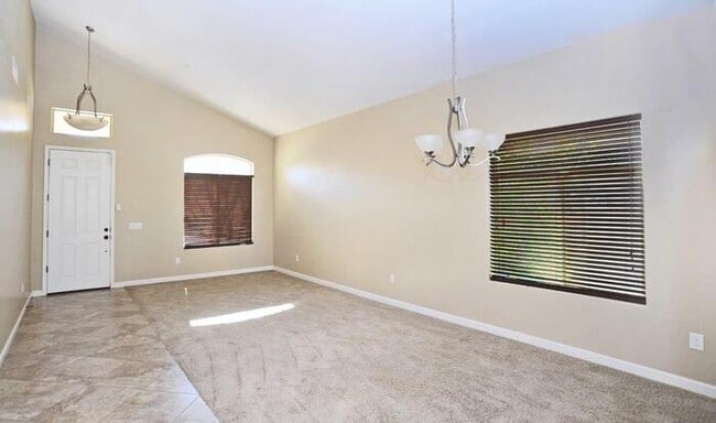 Foto del edificio - Amazing 2-Story Home