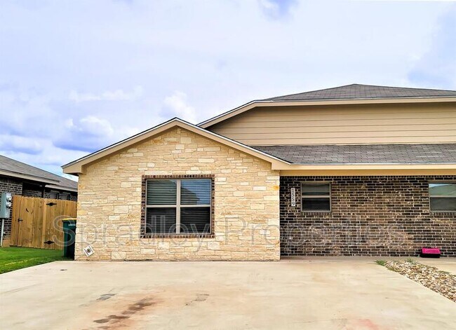 Building Photo - 1559 Kal Ct