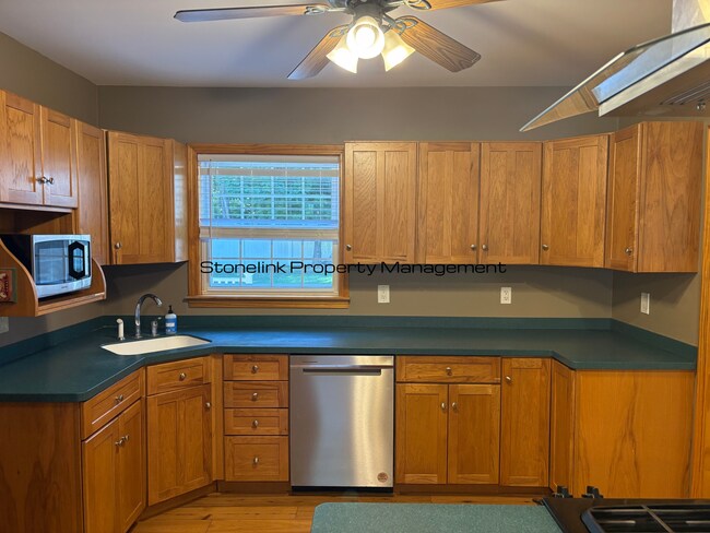 Foto del edificio - 27 Laurel Ln