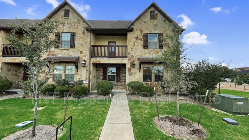 Primary Photo - 315 Deacon Dr W