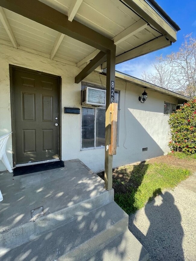 Building Photo - Gardella Duplex-824