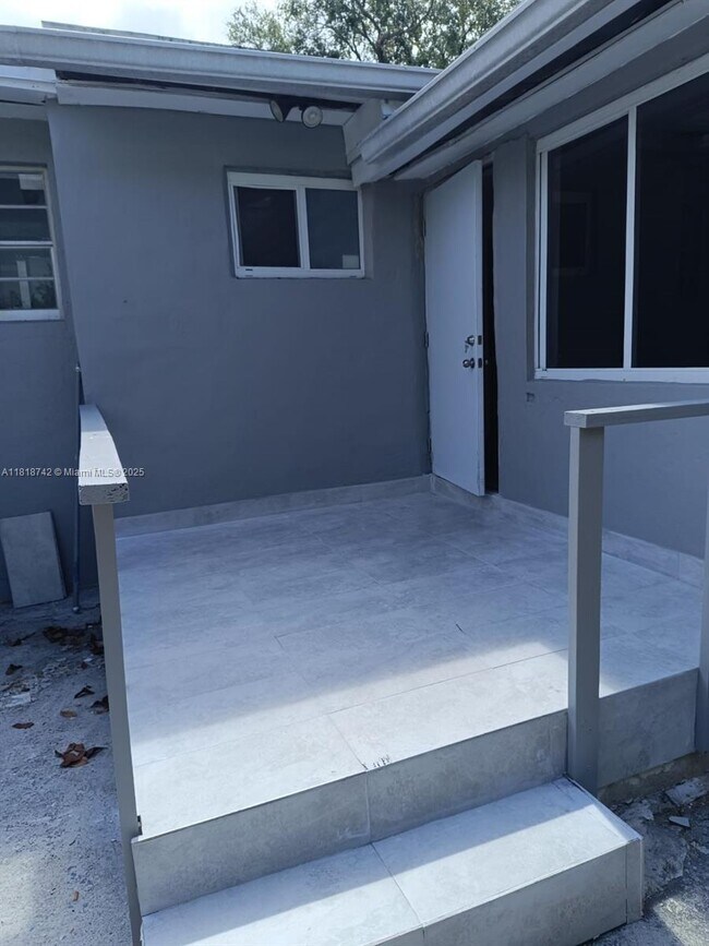 Foto del edificio - 1857 SW 4th St