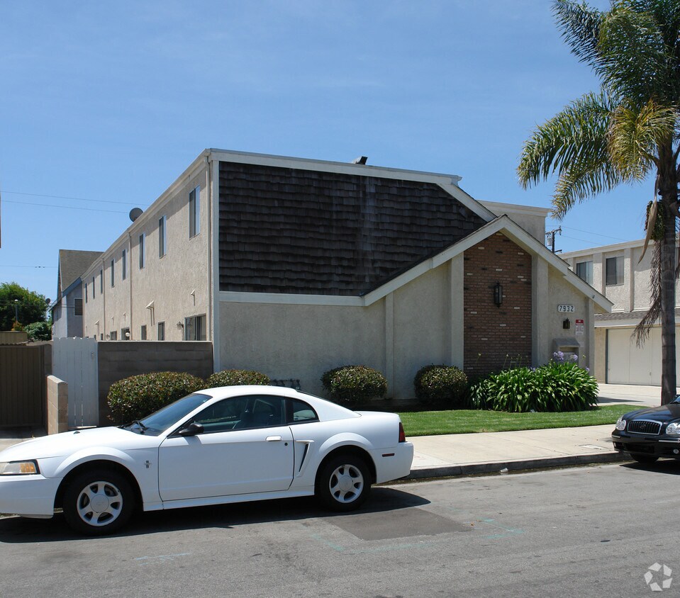 Building Photo - 7932 Glencoe Ave