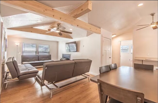 Foto del edificio - 1388 Country Ln