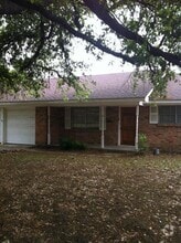 Building Photo - 1819 Gravley Dr