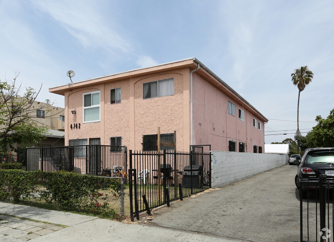 Building Photo - 4742 S Slauson Ave