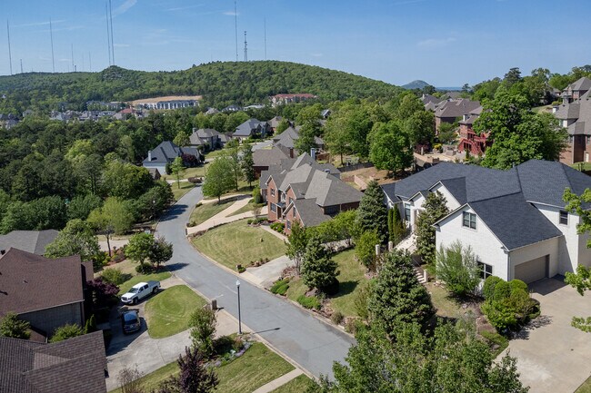 Building Photo - 67 Bellegarde Dr