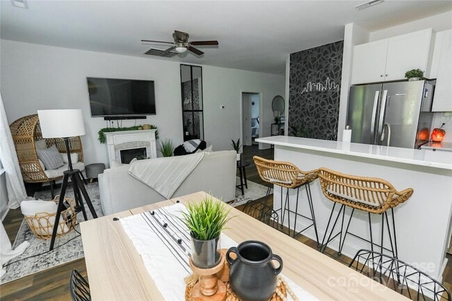 Foto del edificio - 2734 Kendrick Ave