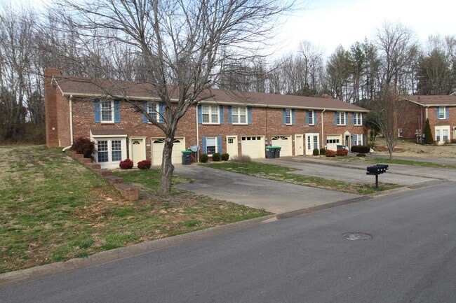 Building Photo - 3065 Woody Ln