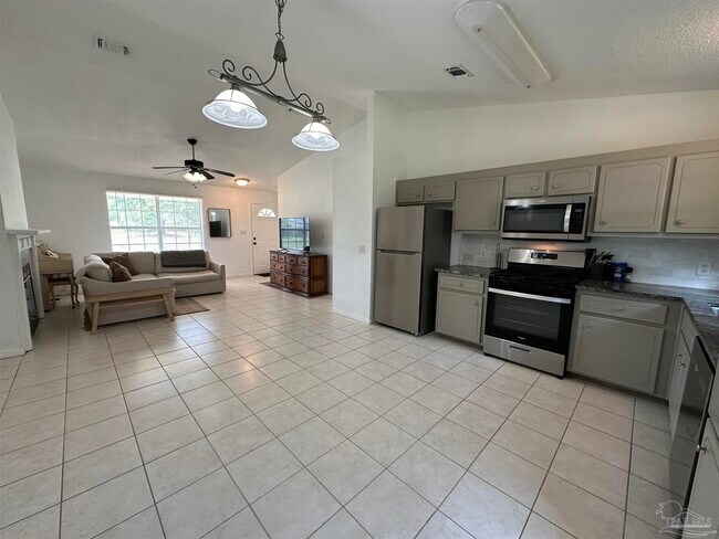 Building Photo - 10530 Willow Lake Dr