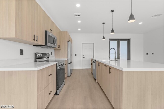 Foto del edificio - 8033 Oakleaf Cir