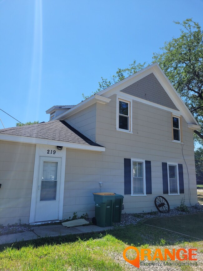 219 7th Ave S, Wahpeton, ND 58075 House Rental in Wahpeton, ND