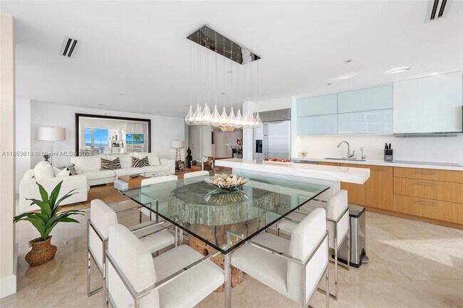 Foto del edificio - 4779 Collins Ave