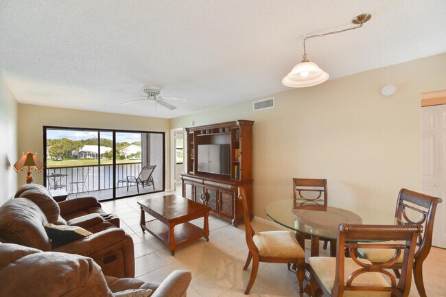 Foto del edificio - 12829 Briarlake Dr