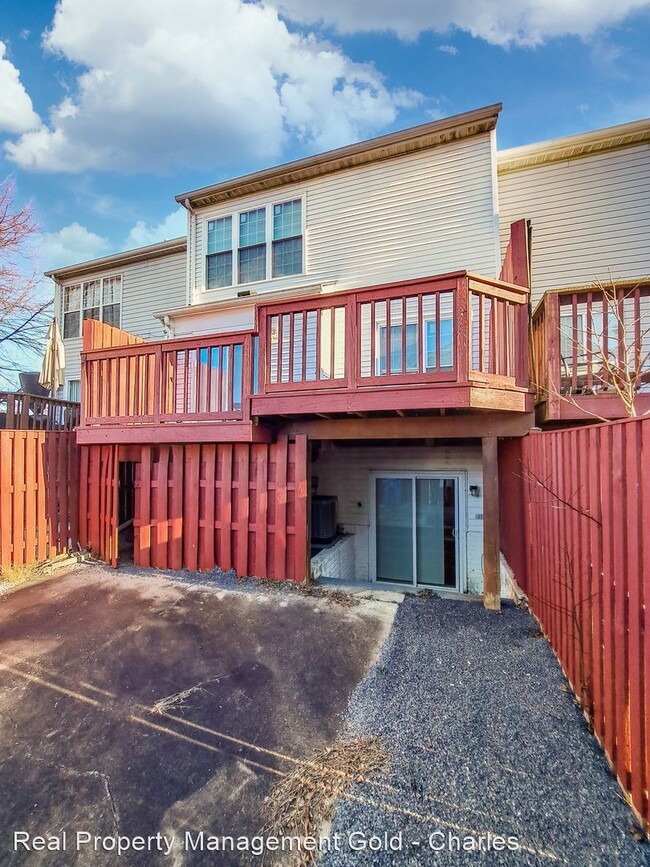 Building Photo - 3 br, 3.5 bath House - 11306 Unit B Golden...