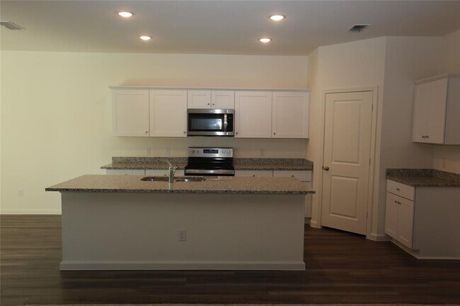 Foto del edificio - 713 Cedar Elm Dr