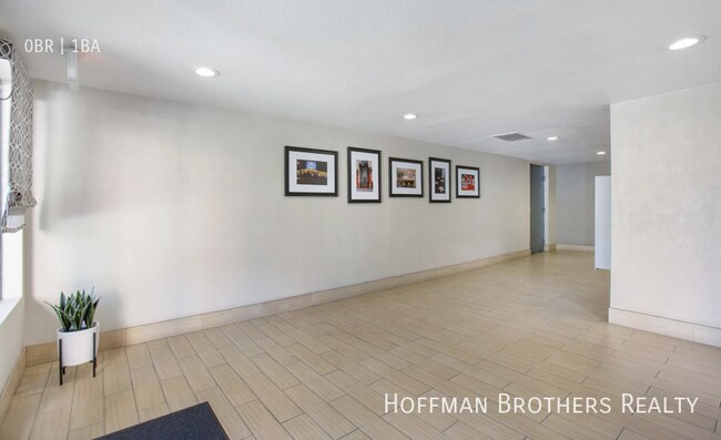 Building Photo - 1533 N Martel Ave