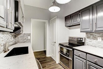 Building Photo - 2400 N Braeswood Blvd