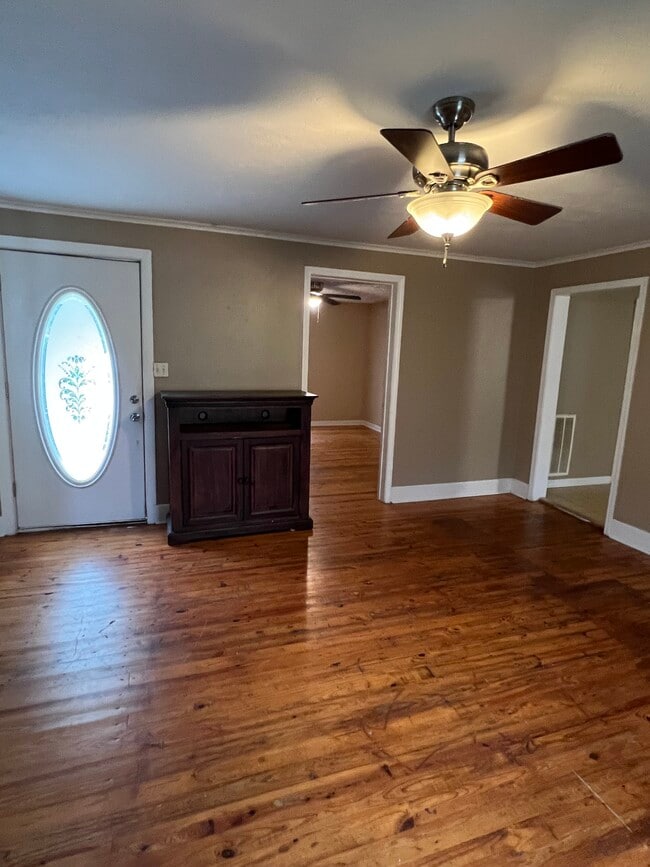 Building Photo - 341 W Main St