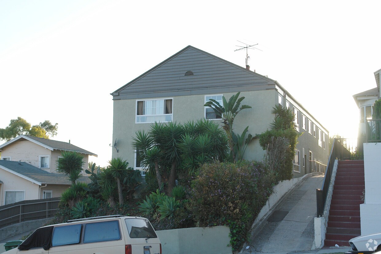 Primary Photo - 511 N Mariposa Ave