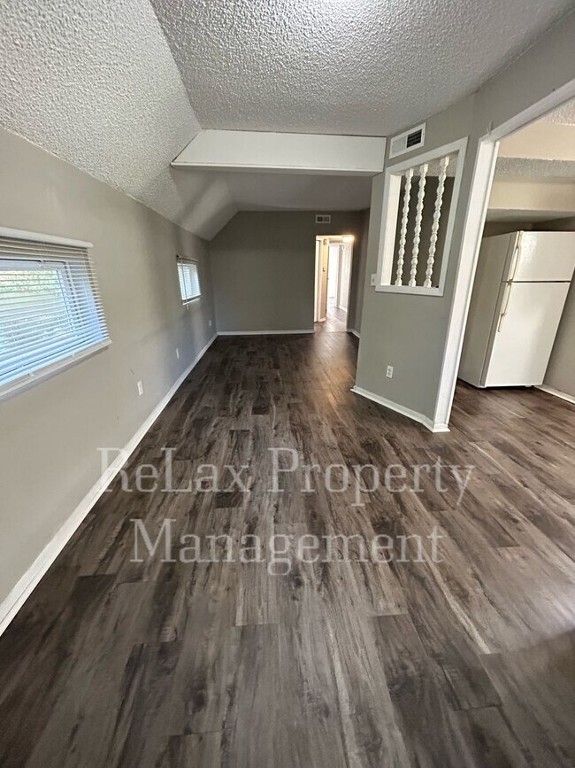 Building Photo - 205 Avon St