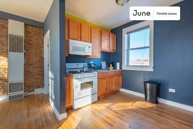 Building Photo - 2360 West Dickens Avenue