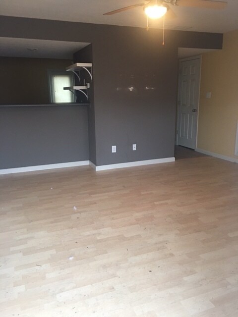 Building Photo - 2 bedroom, 2.5 bath townhouse: Oaklawn Park