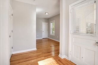Building Photo - 34 Kellogg St