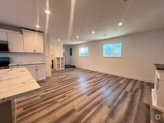 Building Photo - 221 Dean Way