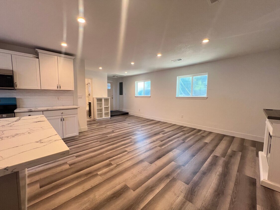 Foto principal - Brand New One Bedroom One Bathroom Home in...