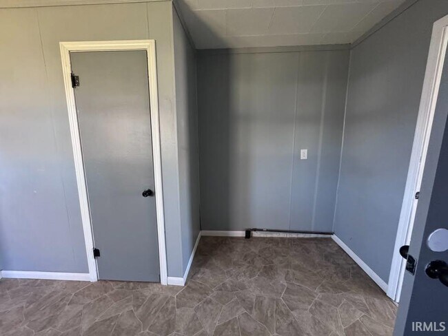 Foto del edificio - 1012 W Haines Ave