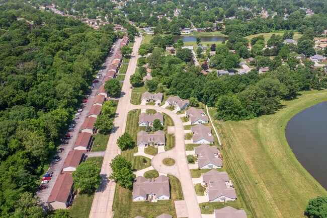 Foto del edificio - Park Charles Apartments Townhomes