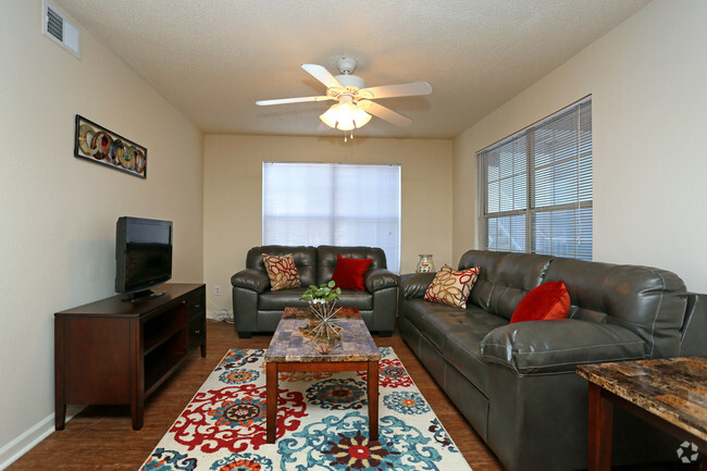 Interior Photo - Whitehall Student Apartments