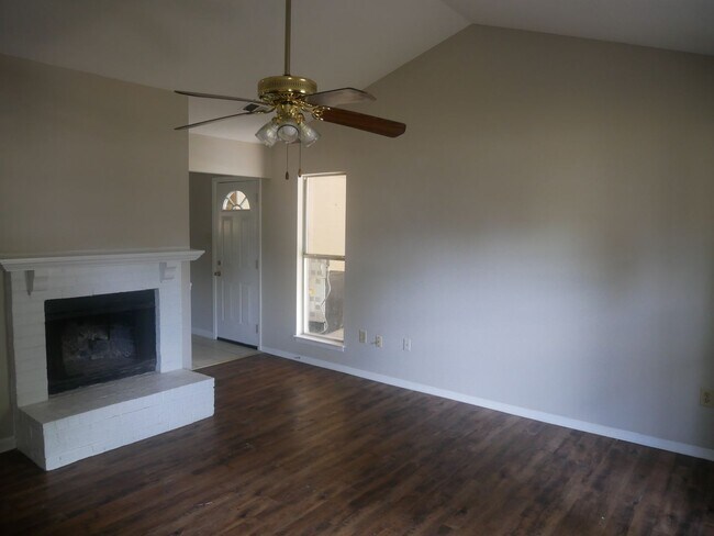 Building Photo - 3530 Lakehurst Dr
