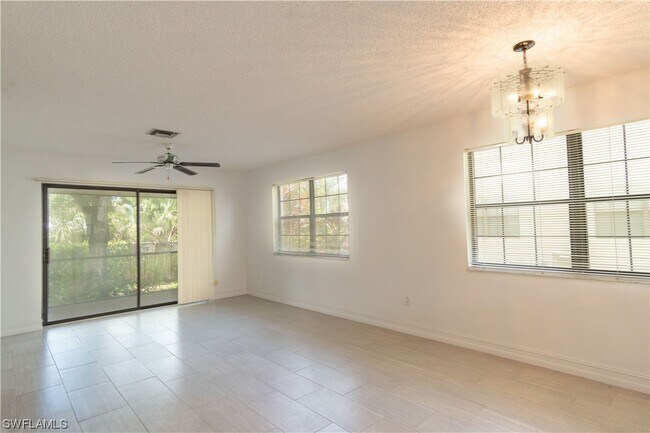 Foto del edificio - 5246 Treetops Dr