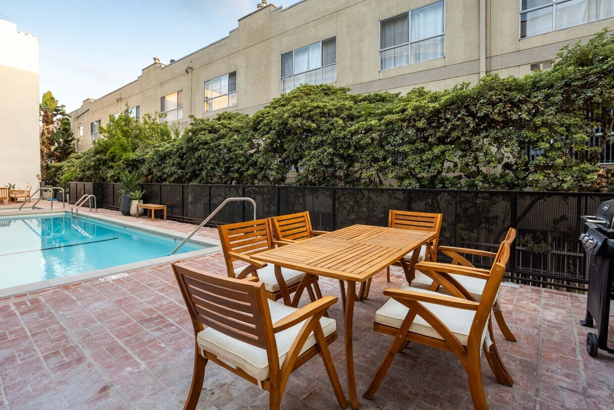 950 Larrabee Apartments in West Hollywood, CA Westside Rentals